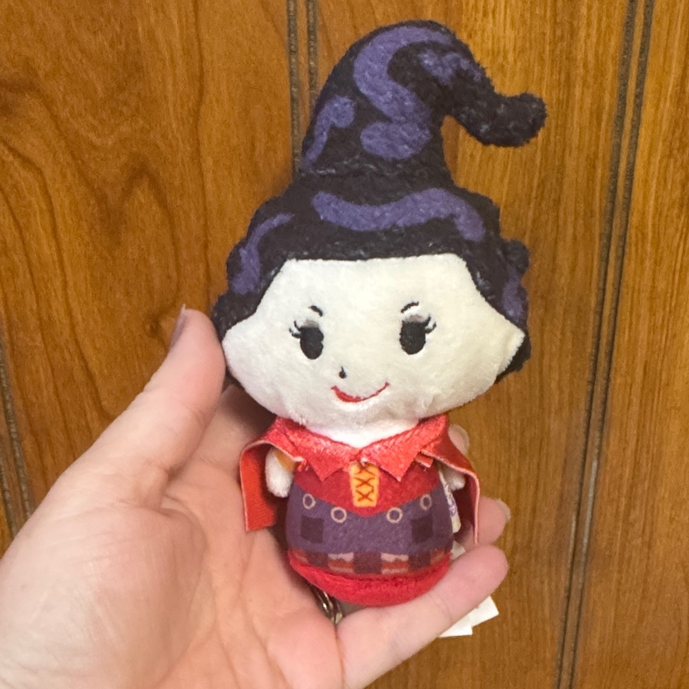 Plush hocus-pocus which